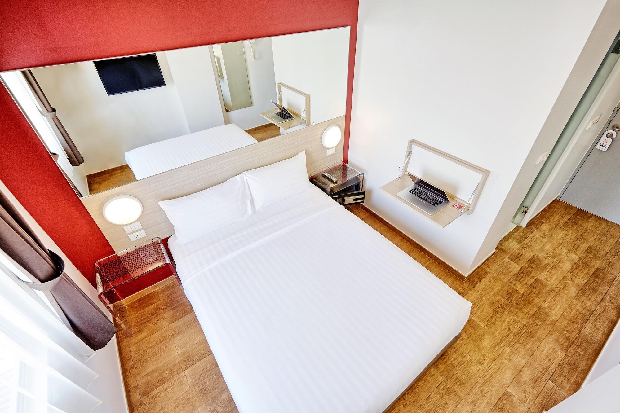 Red Planet Bangkok Asoke - Sha Extra Plus Exterior photo