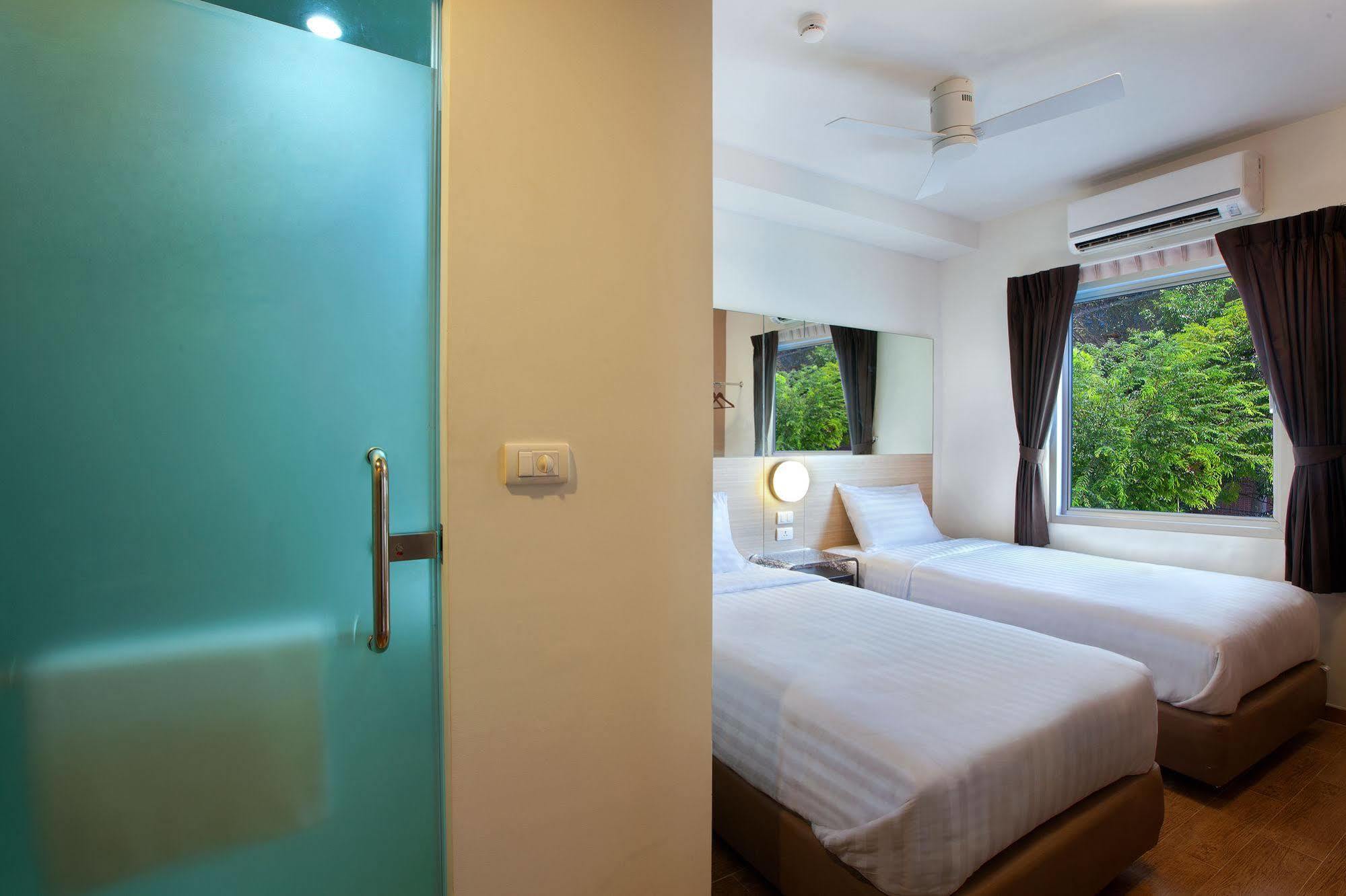 Red Planet Bangkok Asoke - Sha Extra Plus Exterior photo