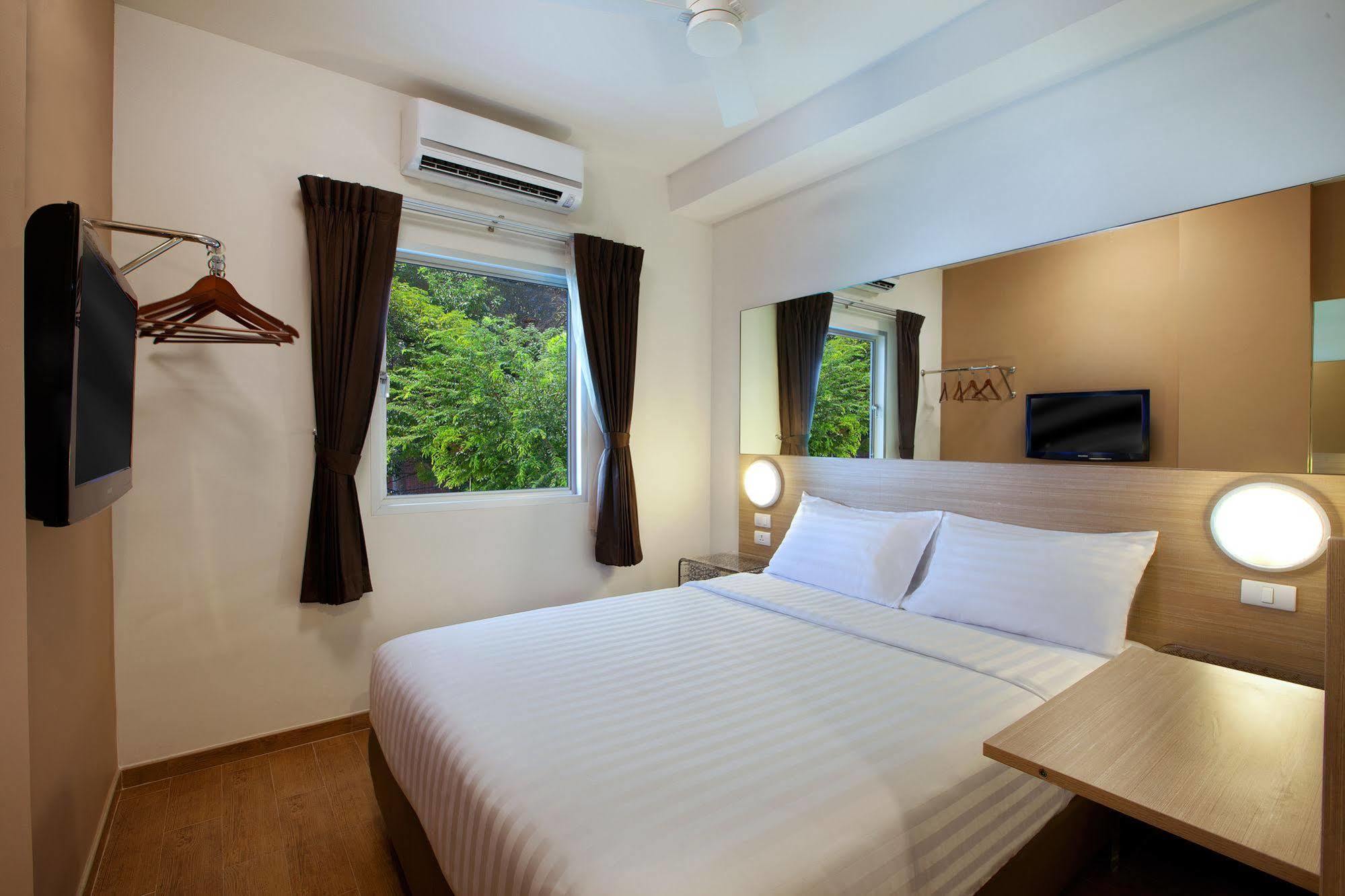 Red Planet Bangkok Asoke - Sha Extra Plus Exterior photo