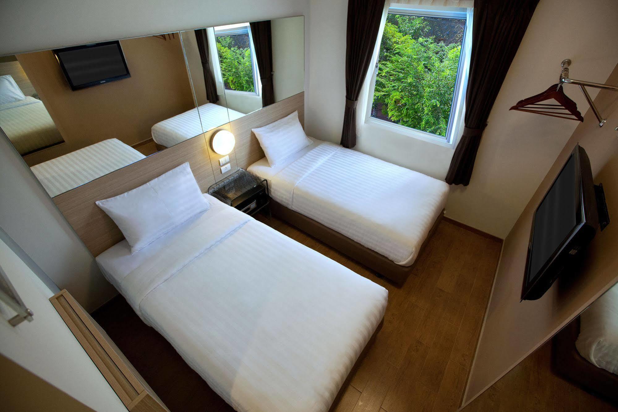 Red Planet Bangkok Asoke - Sha Extra Plus Exterior photo
