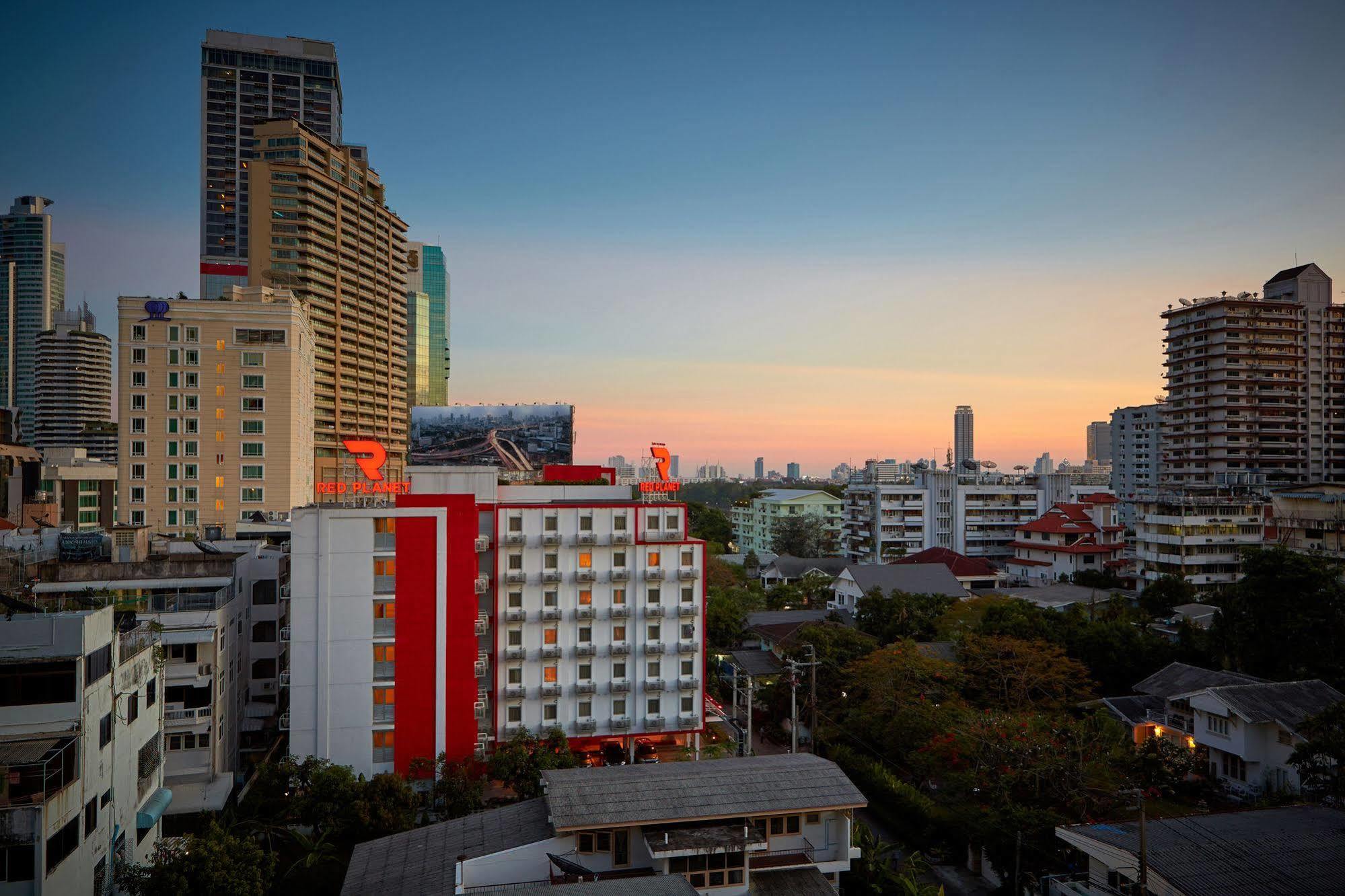 Red Planet Bangkok Asoke - Sha Extra Plus Exterior photo